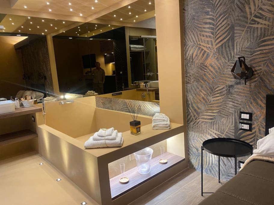 Montesantogroup Suite House Nel Centro Di Napoli Exterior foto